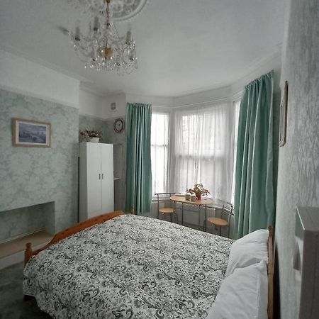 Mari London Holiday Room อิลฟอร์ด ภายนอก รูปภาพ