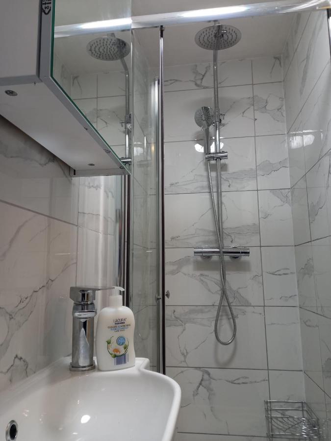 Mari London Holiday Room อิลฟอร์ด ภายนอก รูปภาพ
