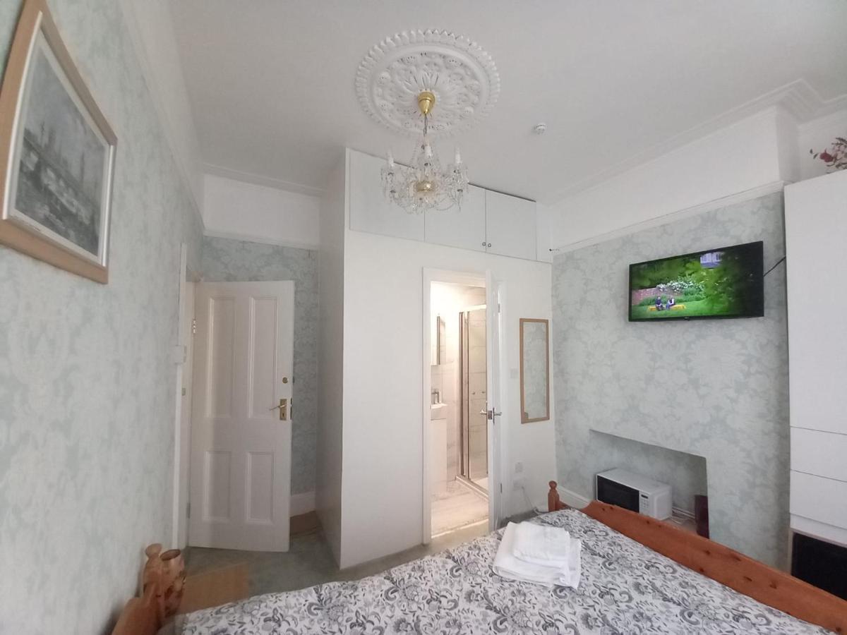 Mari London Holiday Room อิลฟอร์ด ภายนอก รูปภาพ