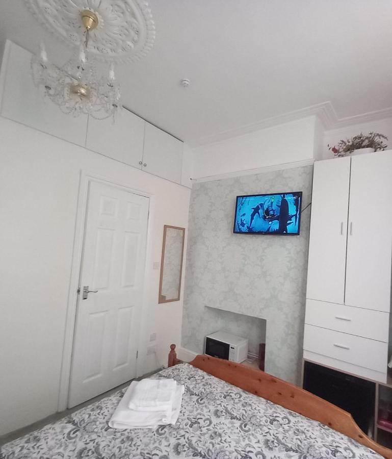 Mari London Holiday Room อิลฟอร์ด ภายนอก รูปภาพ